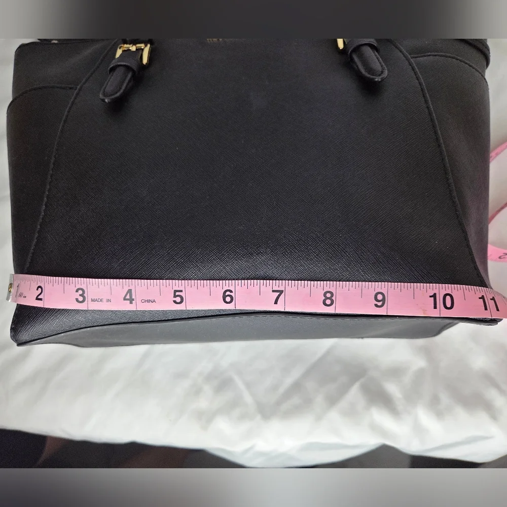 Michael Kors aprox 11"x10"inchs- Black Tote Bag W/ Golden Hardware - Picture 14 of 15